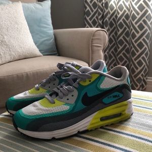 Nike Air Max Women’s Lunar Size 4 youth (5.5)